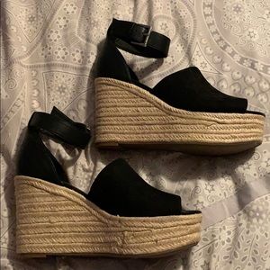 Black wedges